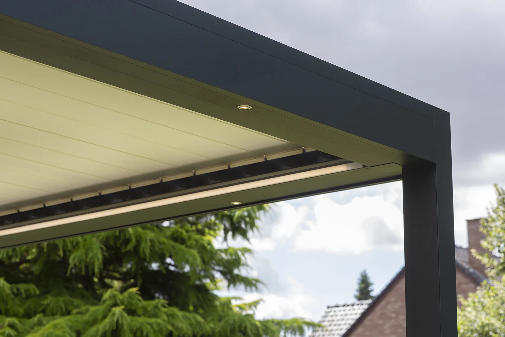 Pergola mit integrierter LED-Beleuchtung