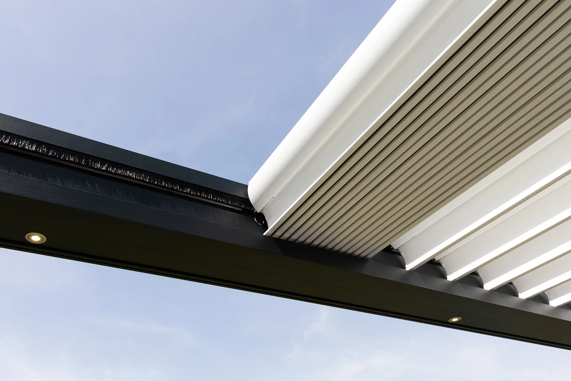 Moderne Terrassenüberdachung aus Aluminium in der Lausitz